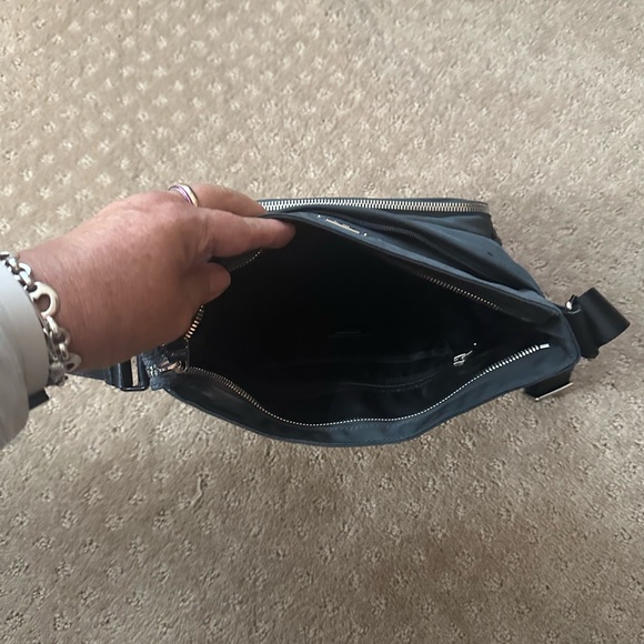 Tumi Nylon bag with great room. - Picture 6 of 6